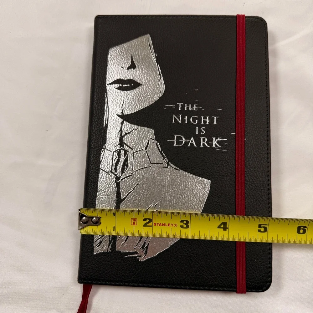 Game of Thrones Melisandre Journal The Night‎ Is Dark Black Silver Notebook